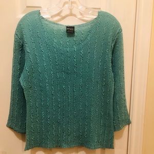 Magic it fits! Stretchy ruched blouse